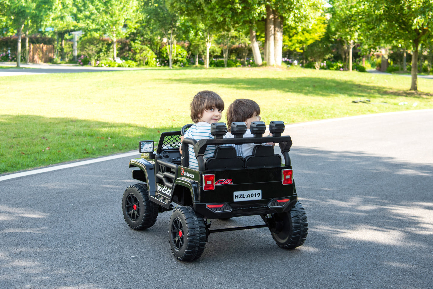 Black,24V 2 Seater Ride On Truck Car, 4WD motors, with 2.4G Remote Control,Metal Suspension,Soft Start,Music, LED Light,Outdoor/Off road/Electric Car,Toys Gifts